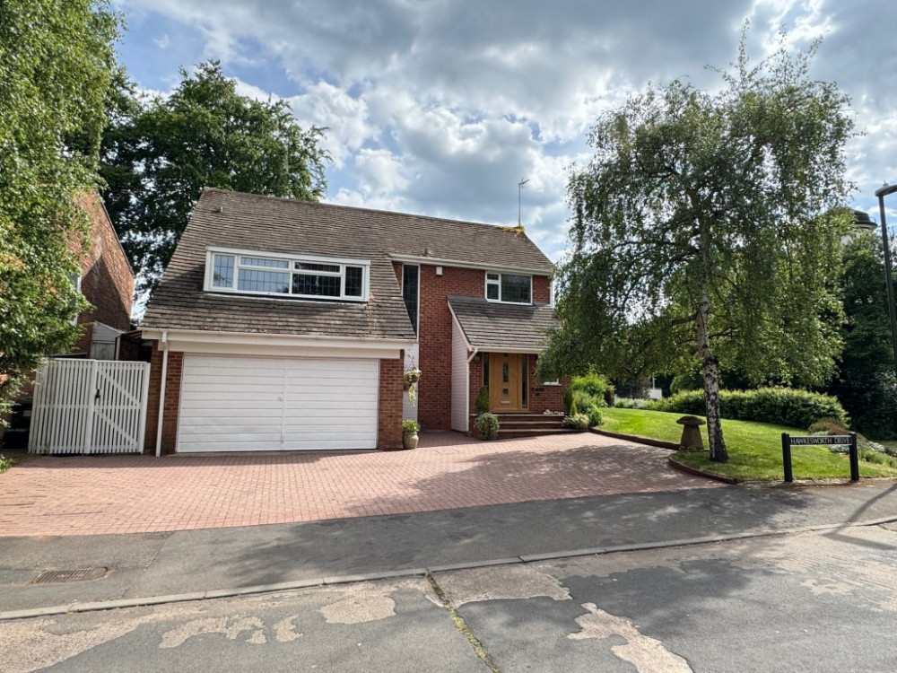 This week we have looked at a five-bed home on Hawkesworth Drive currently available for £895,000