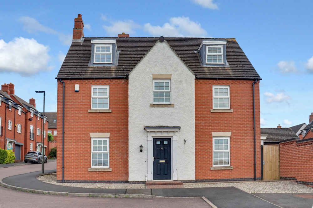 Attractive detached home with double garage, driveway parking, and a quiet cul-de-sac setting