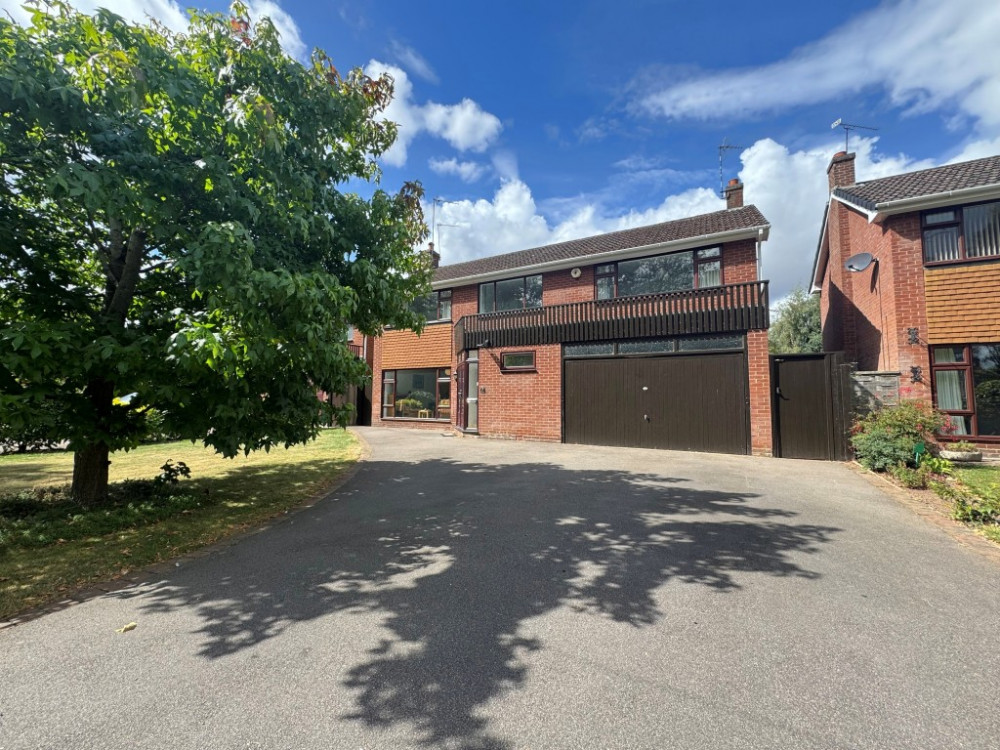 This week we have looked at a five-bed home on Suncliffe Drive, currently available for £795,000