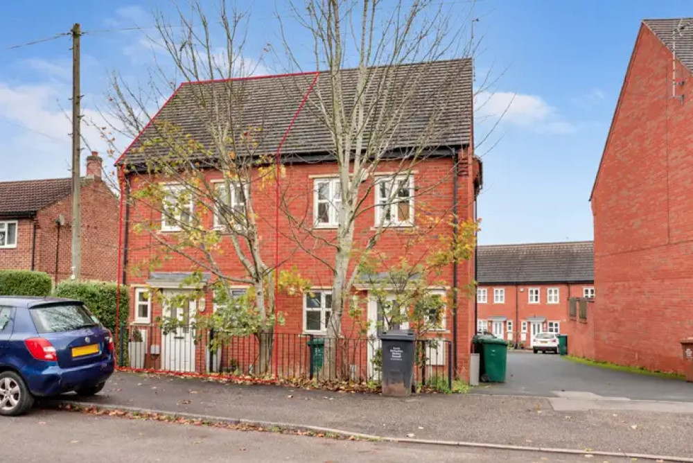 Attractive modern townhouse set across three spacious floors in the heart of Midway