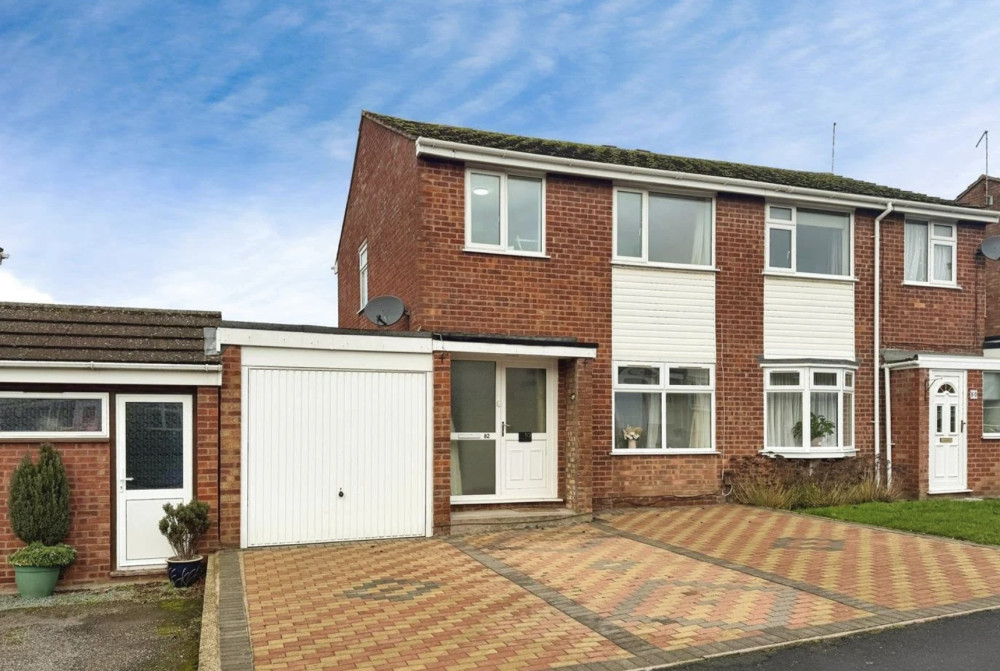 This week, we have looked at a three-bedroom house on Coppice Road in Whitnash, Leamington Spa currently available for £320,000