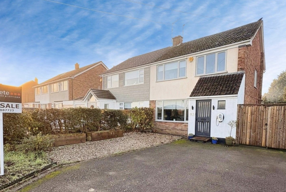 This week, we have looked at a four-bedroom home on Kenilworth Road, Cubbington, Leamington Spa currently available for £485k