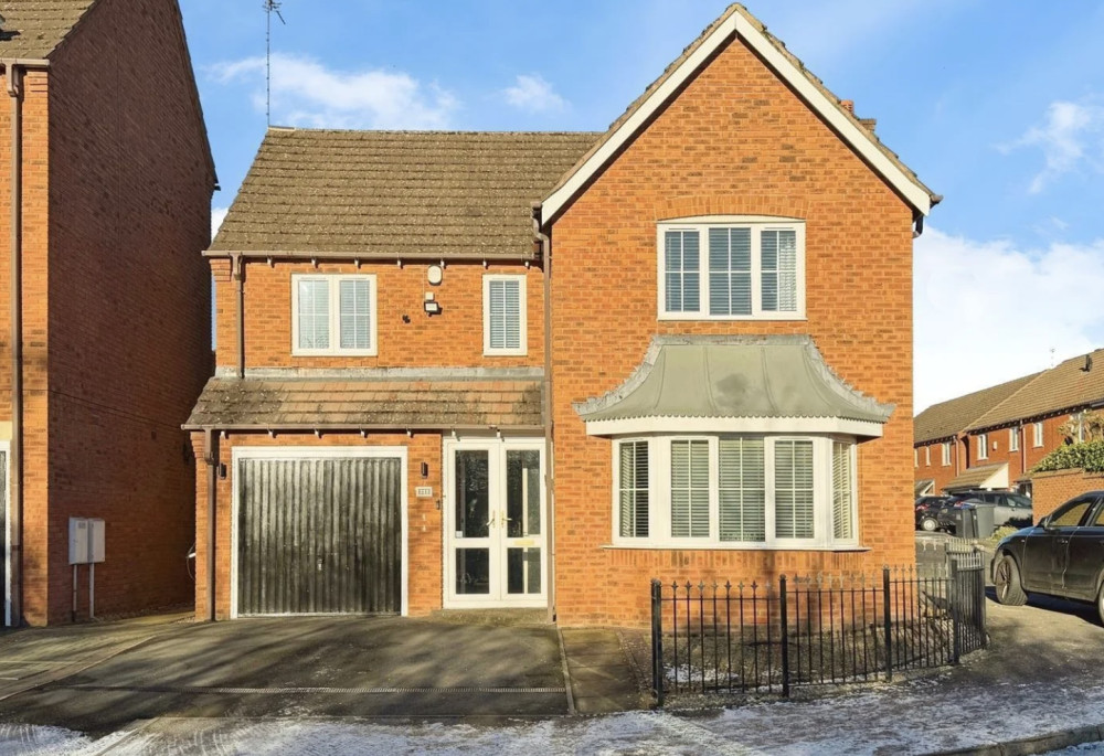 This week, we have looked at a four-bedroom property on Anderson Drive Leamington Spa currently available for £500,000