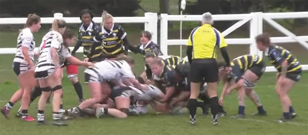 Elsie Burns picked the ball up and dived over from close range for the opening try