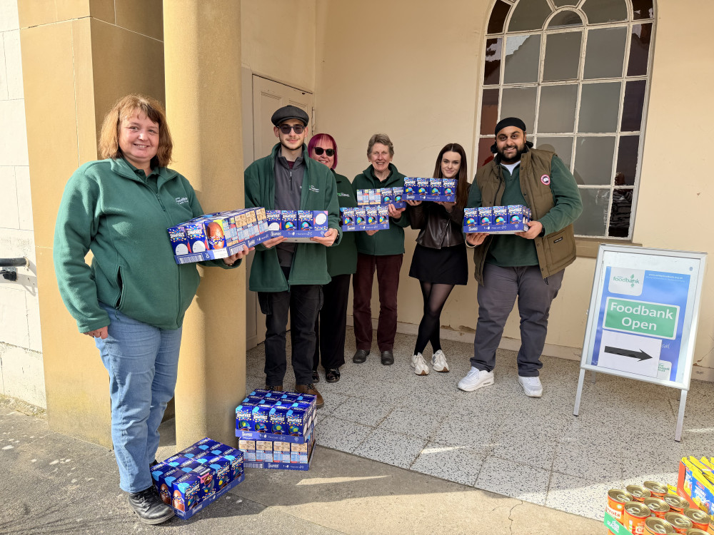 Ashby Specsavers donate to local foodbank