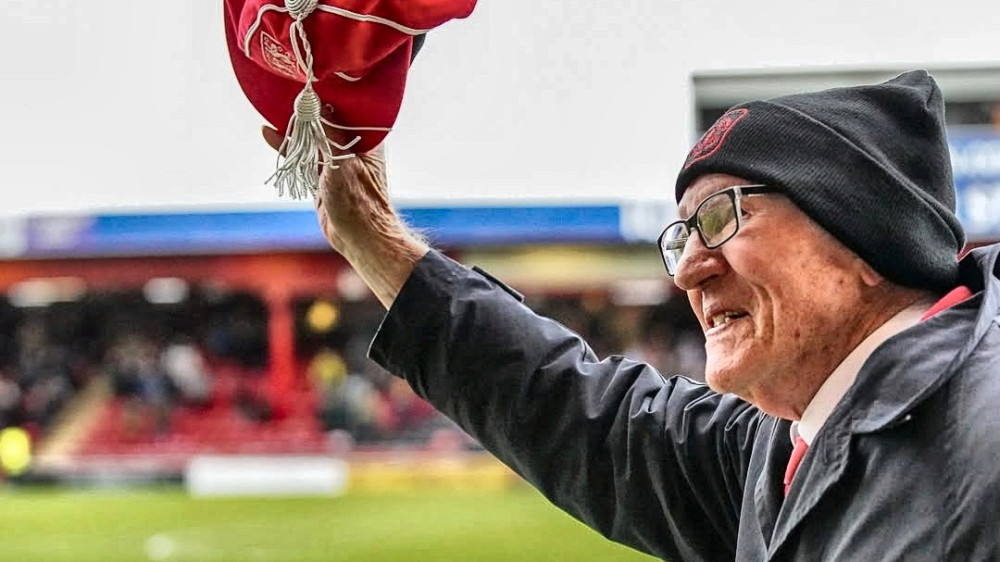 Crewe-born football legend, 91, to talk at 'special' local event