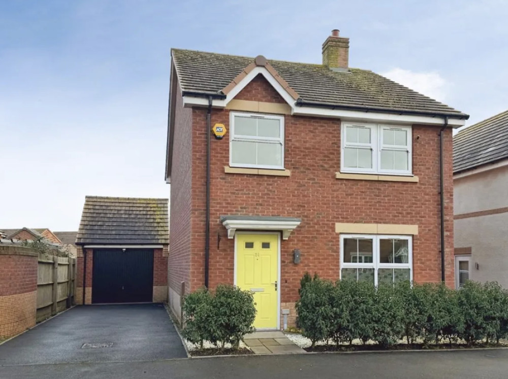 This week we have looked at a three-bedroom home in Leamington currently available for £435k.