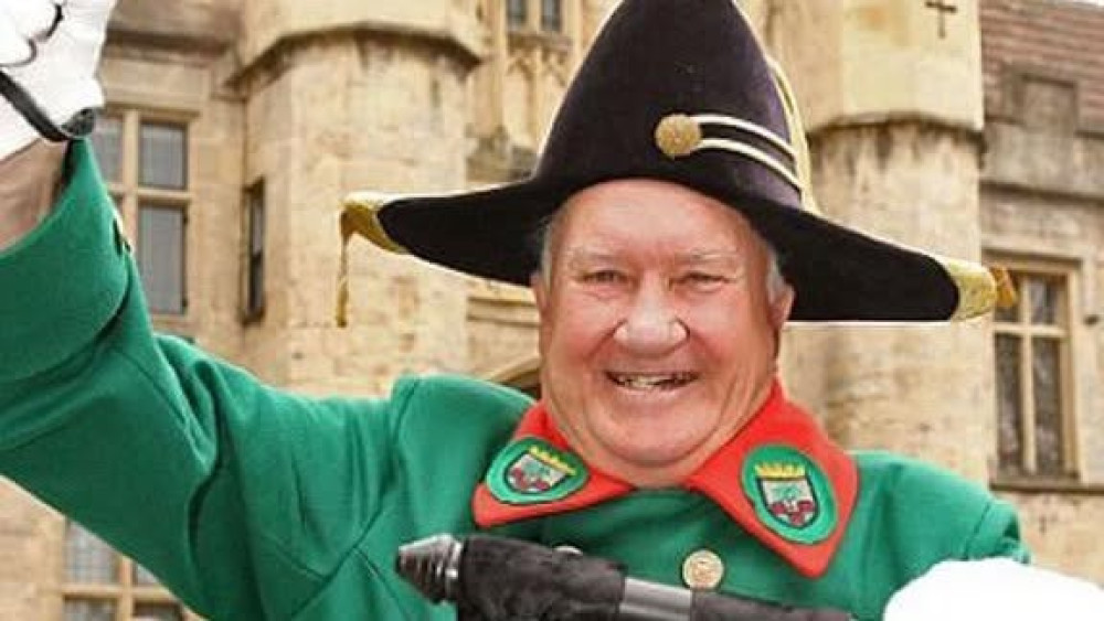 Wells parade to honour former town crier Len Sweales