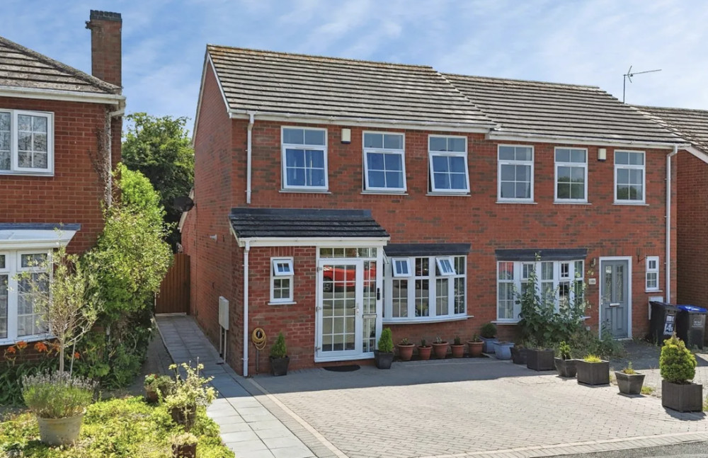 This week we have looked at ' a three-bedroom home on Charnwood Way in Leamington' , currently available for £350,000.