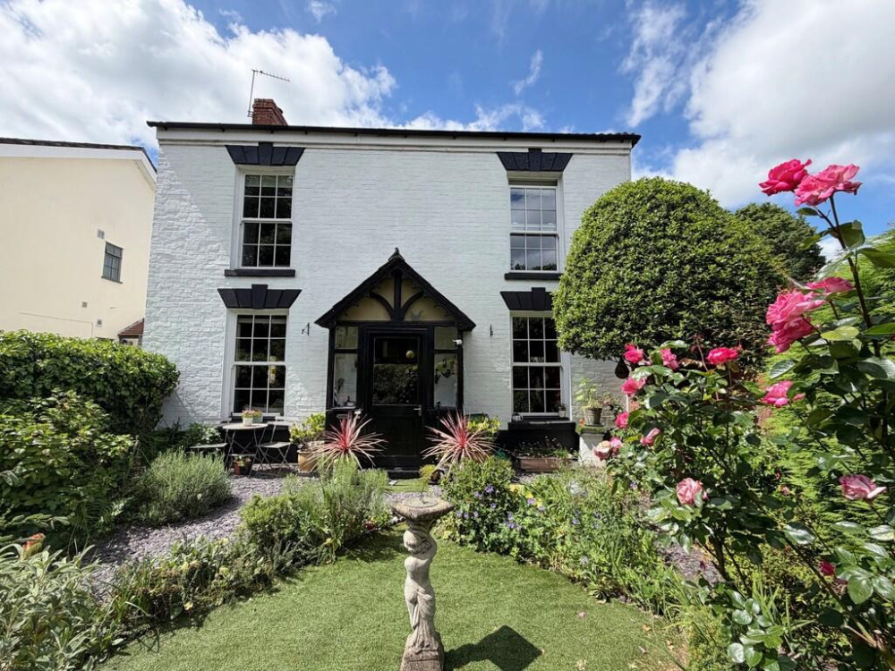 Our property of the week comes courtesy of Julie Philpot Residential