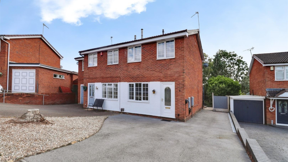 This week we are showcasing a two-bedroom house in Newcastle-under-Lyme (images via Stephenson Browne)