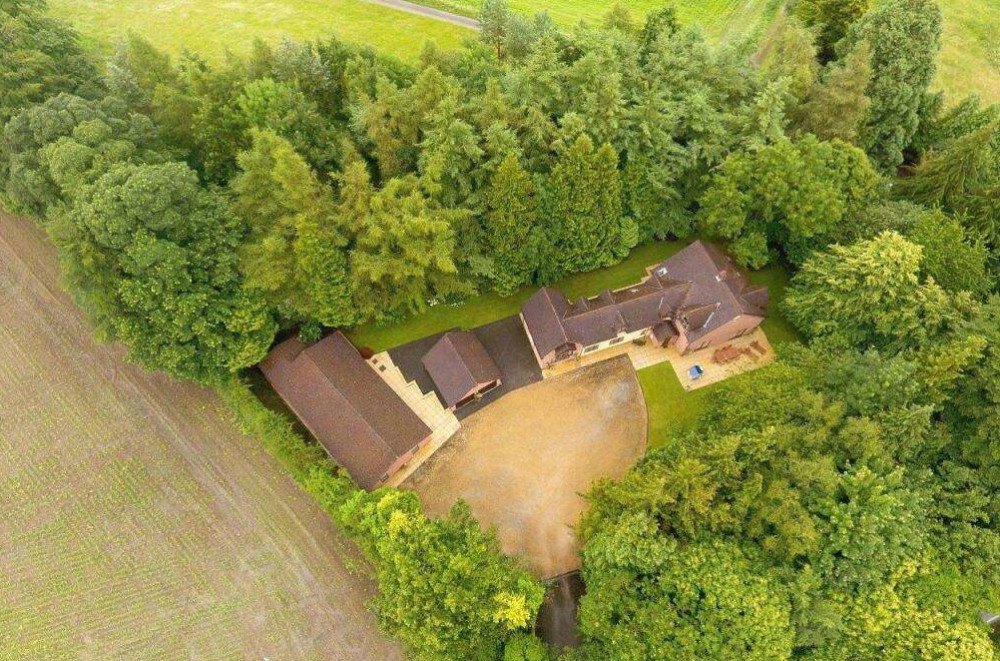 Application to build three detached houses turned down amid concerns over 'incredibly dangerous road'