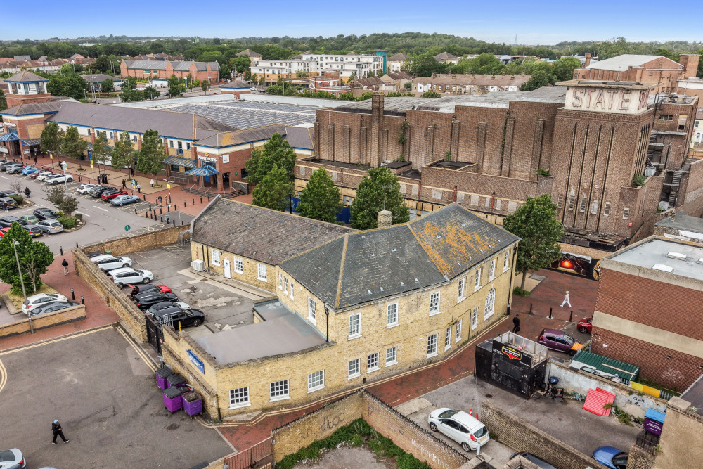 Council nets more than £800,000 from former Post Office sale